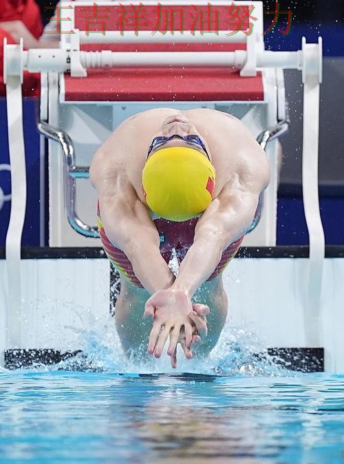 中国游泳队绝杀取胜点燃全场气氛 战术调整效果逐渐显现 中国游泳队绝杀取胜点燃全场气氛 战术调整效果逐渐显现