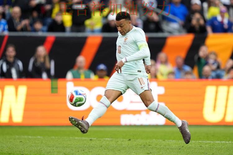 姆巴佩关键助攻改写比赛走势 争冠格局出现新的变化 姆巴佩关键助攻改写比赛走势 争冠格局出现新的变化